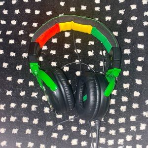 Skull candy headphones!